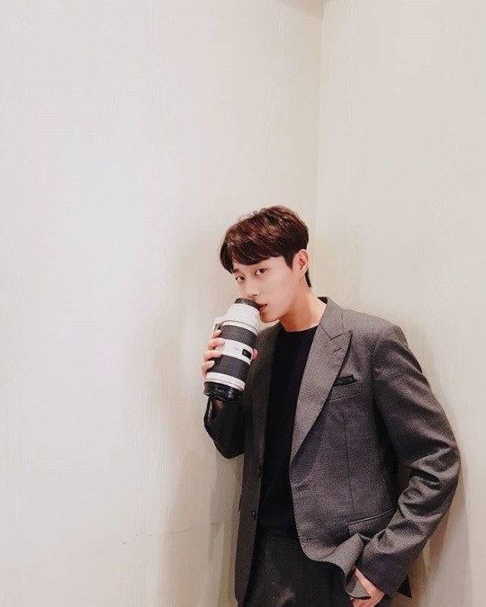 [스타☆톡] '식샤3' 윤두준, 근황 공개…'훈훈한 외모로 여심 저격'
