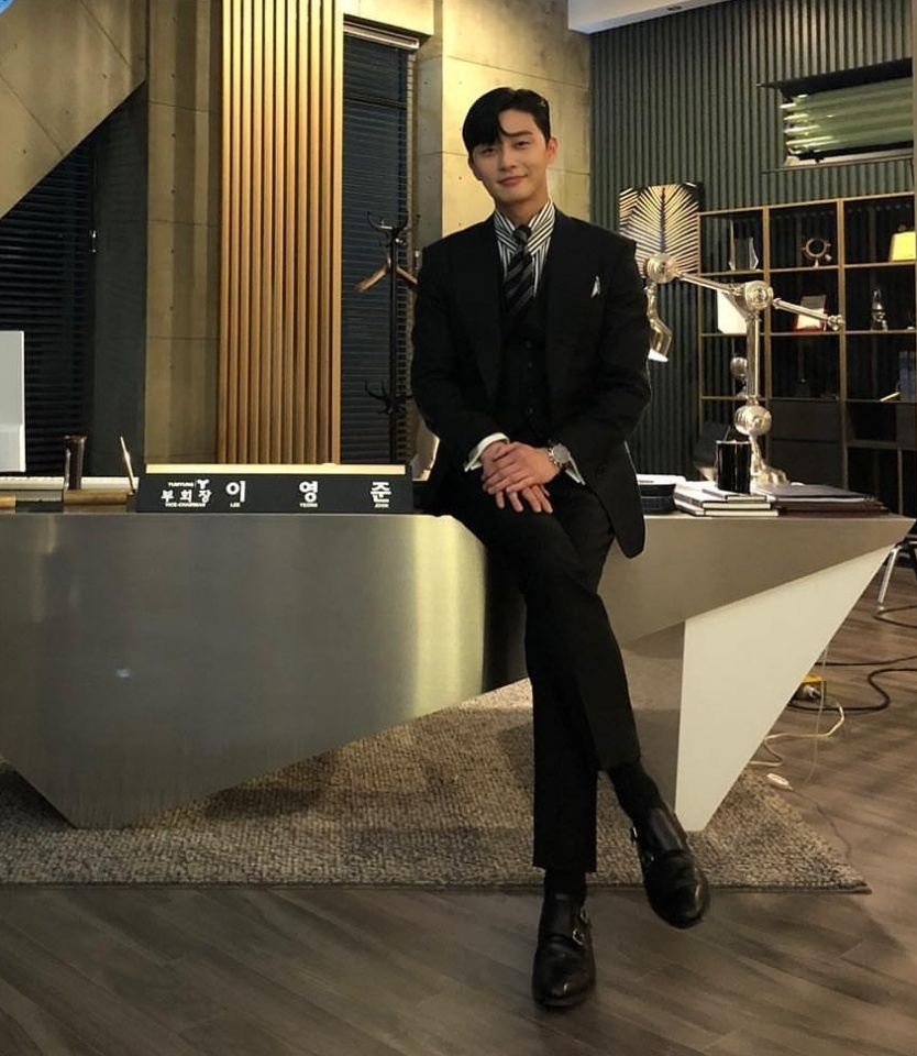 [스타☆톡] '김비서가 왜그럴까' 박서준, 완벽한 9등신 비율 '얼굴 소멸 직전'