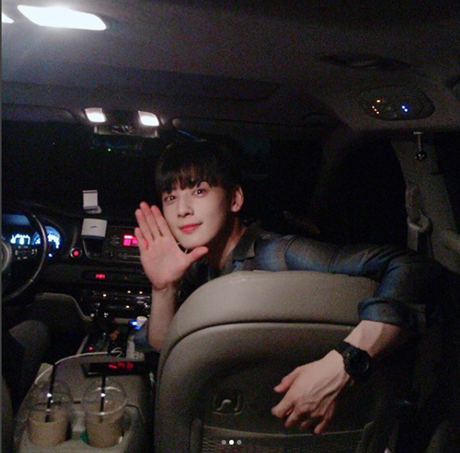 [스타☆톡] '내 아이디는 강남미인' 차은우, 차량 조수석에서 뒤돌아본 채 "너잖아"