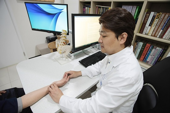 증세가 악화될 수 있는 교통사고후유증, 한방치료를 통해 개선가능