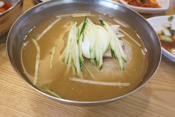 송도 센트럴파크 맛집, 시원한 송도 냉면과 쫄깃한 수육 선보여