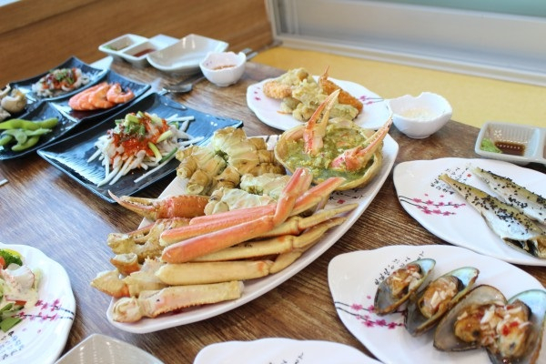 강구항 영덕대게맛집 삼천포대게도매직판장, 지역특산물 대게로 입맛 사로잡아