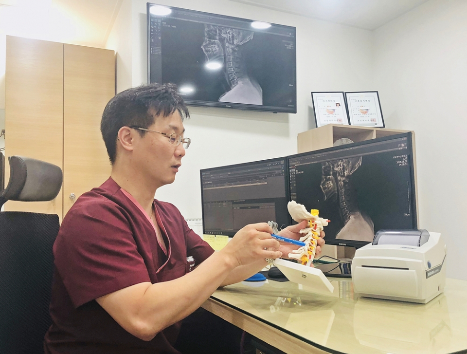 팔저림이 나타난다면 목디스크 의심해볼 수 있어