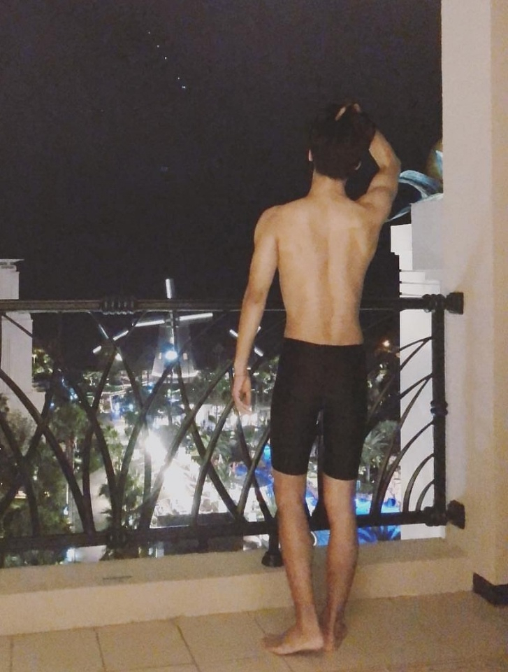 [스타☆톡] '아는 와이프' 빅스 엔, 숨겨진 등근육 공개 "빅스는 핫바디 풍년"