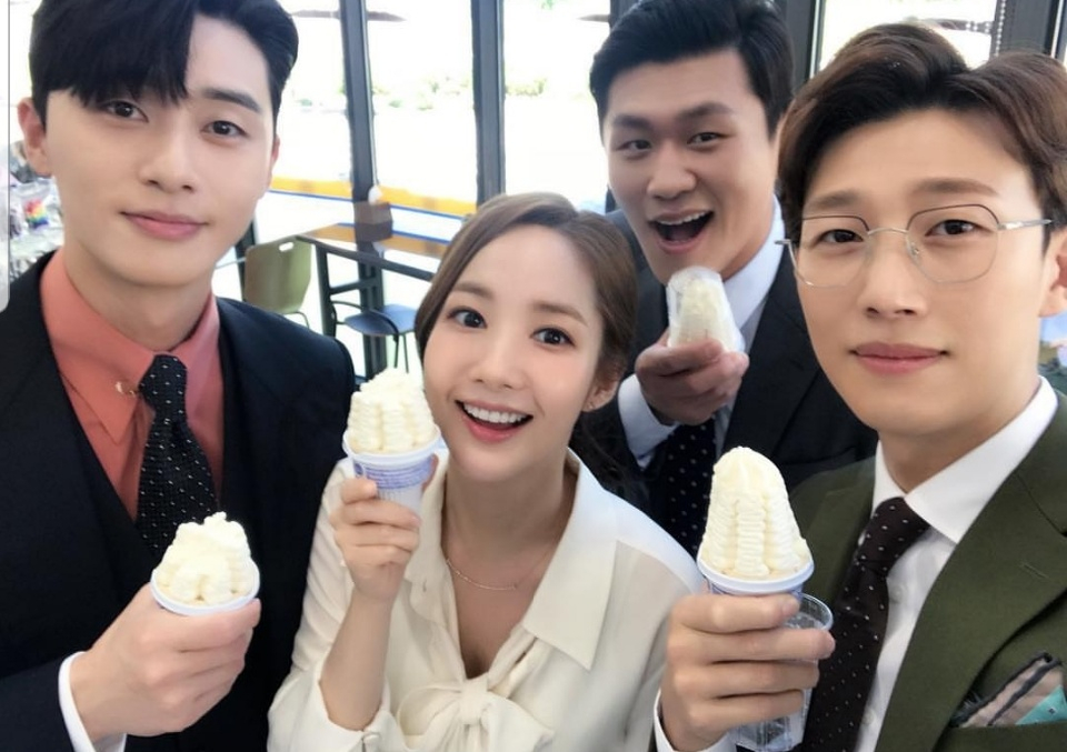 [스타☆톡] '해투3' 강기영, "사랑꾼들 정모" 박서준·박민영과 찍은 사진 공개, 열애설 암시?
