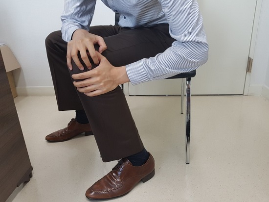 야외활동 후 줄어들지 않는 무릎 통증 있다면, 반월상연골파열 의심할 수 있어