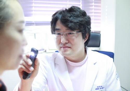 폭염으로 올라온 기미 잡티, 정확한 진단을 통해 치료해야
