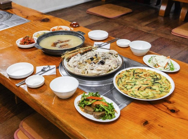 서대문구 맛집 '산천마루'에서 즐기는 누룽지백숙, 말복맞이 이벤트 열어