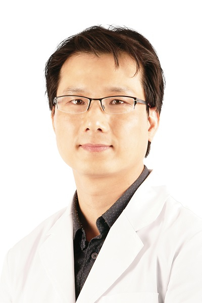 목이나 어깨에 쉽게 피로를 느낀다면 '척추측만증' 가능성 높아