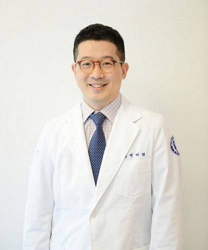 자연치아 대신하는 '임플란트', 치과 시술만큼 중요한 사후관리