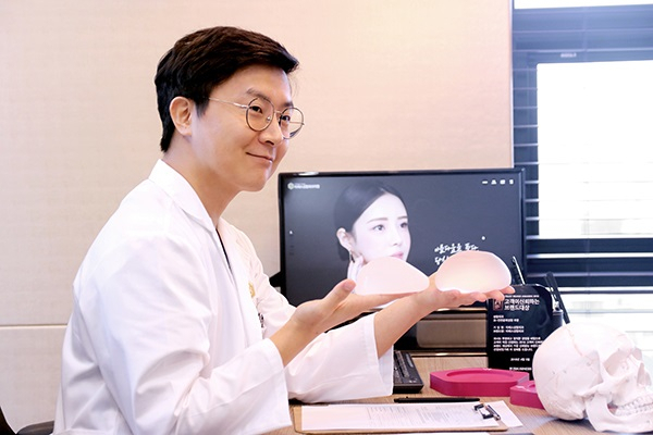 가슴성형, 자연스러운 모양을 위한 수술 방법과 수술 후 관리 방법은?