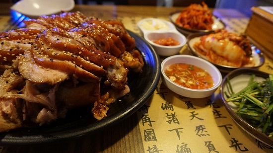영등포구청 맛집, 모임 및 회식장소로 적합한 '돼순이네왕족발'