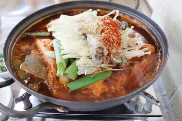 푸짐한 꽃게요리 전문점 안면도 맛집 '꽃지꽃게집'