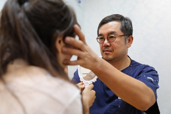 '눈매교정, 눈밑지방재배치 이벤트' 성형외과의 무분별한 광고 믿을 수 있을까?