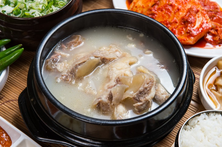 뼈를 튼튼하게 해주는 등 다양한 효능이 있는 도가니탕 만드는 법