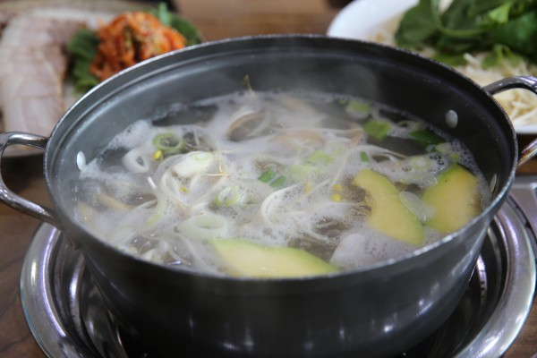 안면도 맛집, 자연산 해물로 맛보는 시원함 가득 해물칼국수