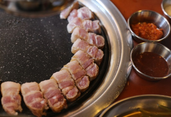 질 좋은 삼겹살과 이베리코가 있는 회식 모임장소, 선릉역 삼겹살 맛집 '봉우이층집'