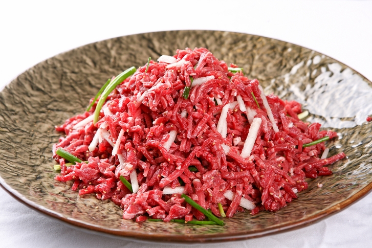 부드러운 식감과 고소한 맛으로 사랑 받는 육회비빔밥 만드는 법