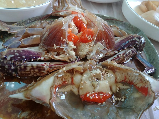 다양한 축제가 열리는 태안, 알찬 여행의 마무리는 안면도 맛집 시골밥상에서 게국지 한상