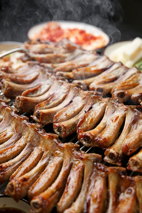 남녀노소 즐기는 '등갈비구이' 돼지등갈비구이 레시피는?
