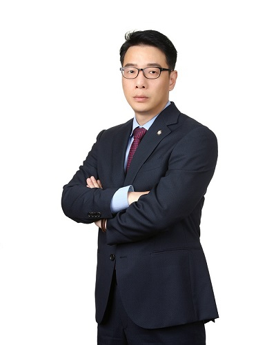 한용호 산재전문변호사, '과로사' 산재 인정받으려면 '이것' 입증해야