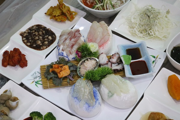 속초 맛집 '비치크랩' 동명항에서 저렴한 대게로 유명세
