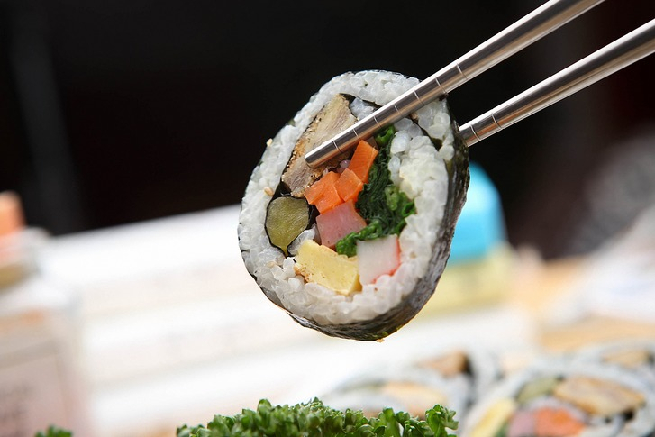[간단한 요리]  기본 재료로 맛있는 '김밥 만들기' 자취생 요리로 제격