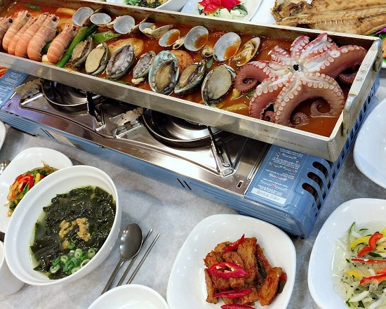 제주도 중문 맛집 '기원뚝배기' 제주산 문어해물통갈치조림 주문시 옥돔구이, 성게국 무료