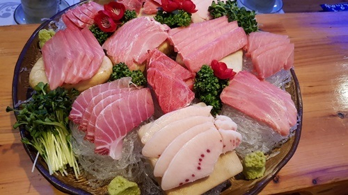인덕원 참치 '대왕참치'에서 가성비 좋은 고퀄리티 참치회를 푸짐하게 즐길 수 있어