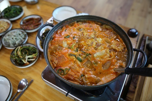 선선한 가을, 아산 맛집 심신 회복을 위한 보양식 '쌍둥이네 매운탕'