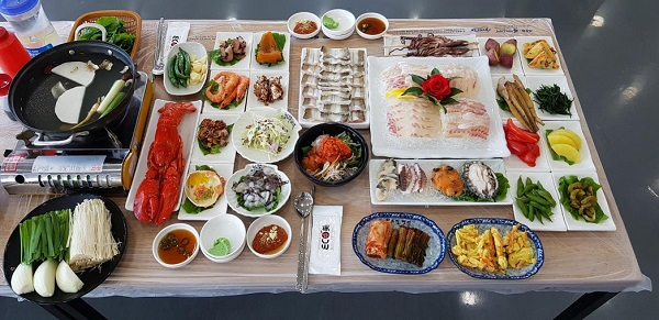 여수맛집 돌산 35년 전통 '거북선횟집' 하모샤브샤브에 20여 사이드메뉴 제공