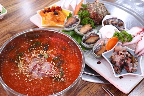 제주의 향토 음식 4천원대의 파격적 식사가 가능한 제주도 맛집 '먹거리 타운' 