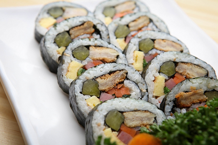 다양한 종류로 끝없는 변신을 하는 '충무김밥 만드는 법'