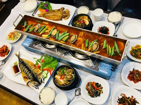 제주도 중문 맛집 '기원뚝배기' 전라도 엄마 손맛으로 입소문난 통갈치조림 제공