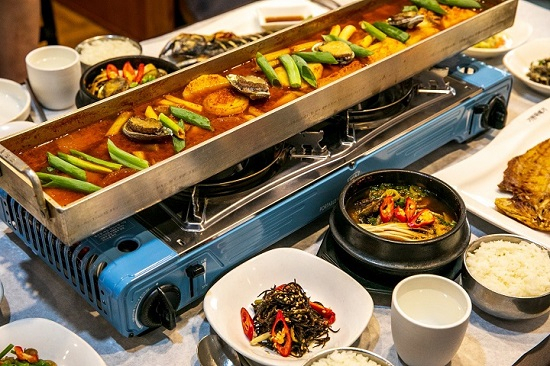 제주도 중문 맛집 '기원뚝배기' 전라도 엄마 손맛으로 입소문난 통갈치조림 선보여