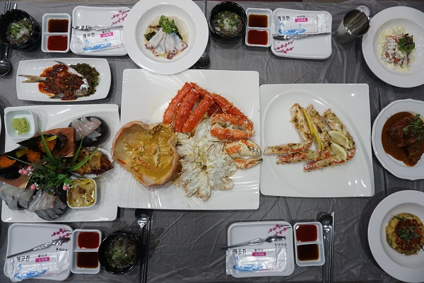원주맛집 '주문진대게회타운' 대게로 여행의 아쉬움을 달래보는 것은 어떨까