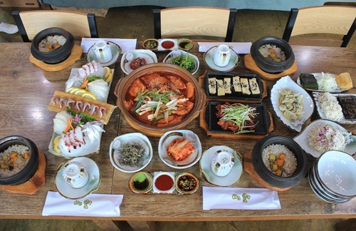 푸짐한 한 상차림, 식감 좋은 갈치구이까지 제주 애월 맛집 '뜰에'