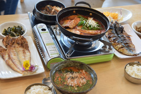 싱싱한 생갈치 사용하는 제주 용머리해안 갈치조림 맛집 '신옛촌 본점'