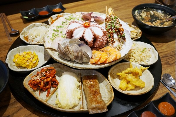 가을철 입맛 사로잡을 일산 맛집, 푸짐한 한 상차림 대왕해물문어보쌈