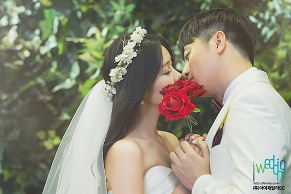 "스타들의 연이은 웨딩 화보 공개…" 아름다운 결혼 앞둔 스타커플 6쌍