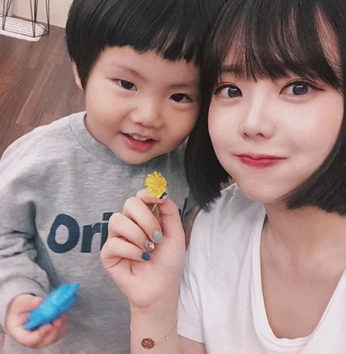 [스타☆톡] 17세 나이에 결혼 홍영기♥이세용, '똑 닮은 두 아들과 듬직한 남편' 사랑스러운 일상