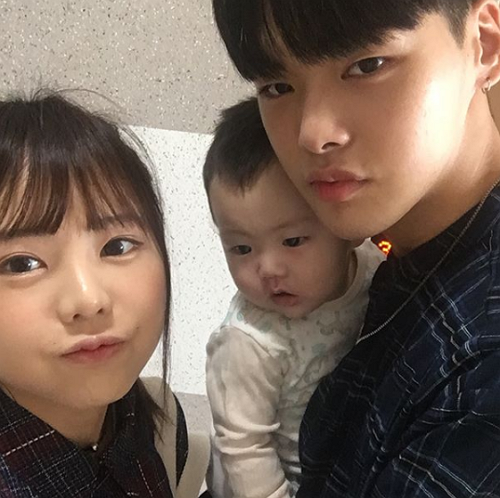 [스타☆톡] 17세 나이에 결혼 홍영기♥이세용, '똑 닮은 두 아들과 듬직한 남편' 사랑스러운 일상