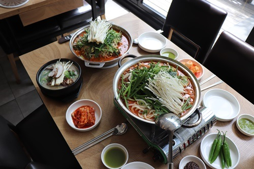 강릉 경포대맛집 맛드린 현지 맛집으로 인정받은 줄서서 먹는 감자탕집