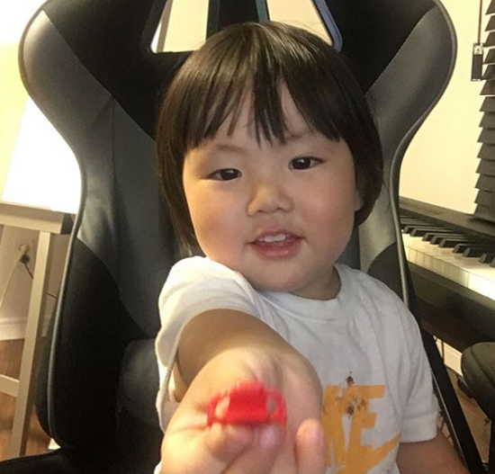 [스타☆톡] 홍영기♥이세용 둘째아들 나이 벌써 4살! 남편 똑 닮아 벌써부터 훈훈…