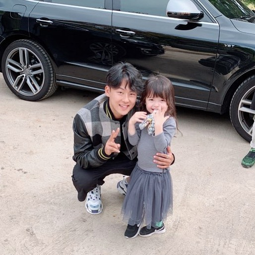 이승우 인스타에 등장한 슈돌 나은이 4개 국어에 이어 축구선수 황희찬‧이승우 삼촌까지 부러워…