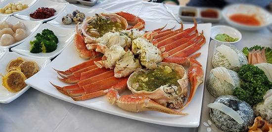 속초 동명항 대게 맛집 '동명항게찜' 17가지 스끼다시 제공