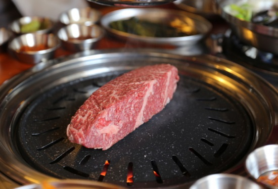 선릉역 맛집 '봉우이층집', 회식장소·모임장소 단골 메뉴 '삼겹살'에 '이베리코 목살'까지