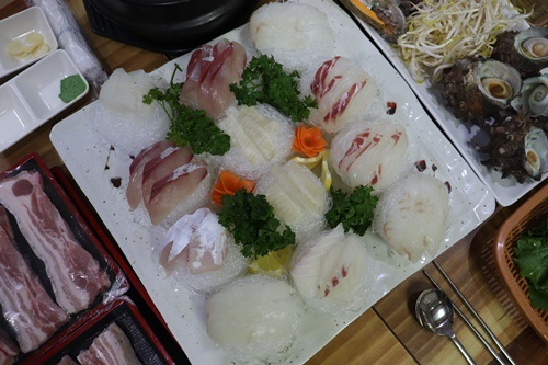 제주도맛집 '먹거리타운', 제주 먹거리 흑돼지와 신선한 회 등 다양해