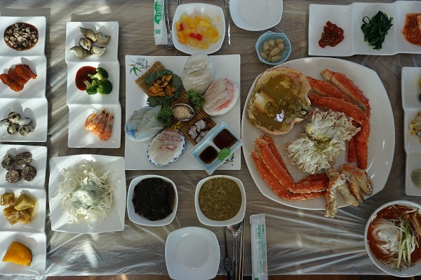 살이 통통하게 오른 제철대게를 저렴한 가격에 즐길 수 있는 속초맛집 '비치크랩'