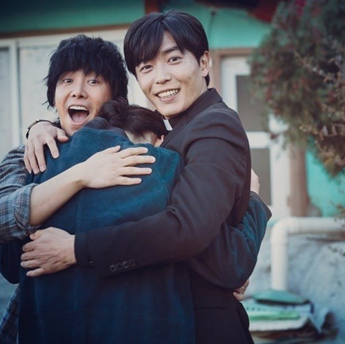 [스타☆톡] 김동욱, 11년 만에함께한 김재욱을 보고 든 생각이..."한결같아"